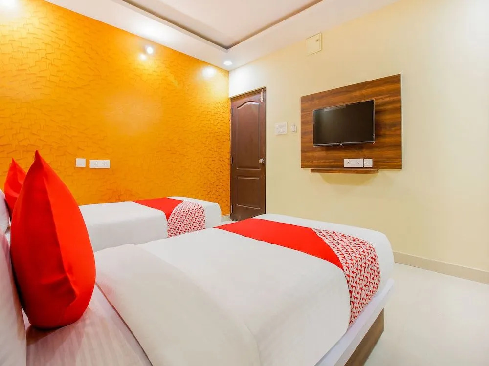 Oyo 36267 Aaditya Grand