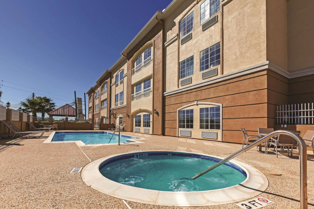 La Quinta Inn & Suites by Wyndham Angleton