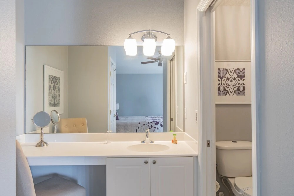 Near Theme Parks! Professional Design, Sleeps 7, Patio, Pool!