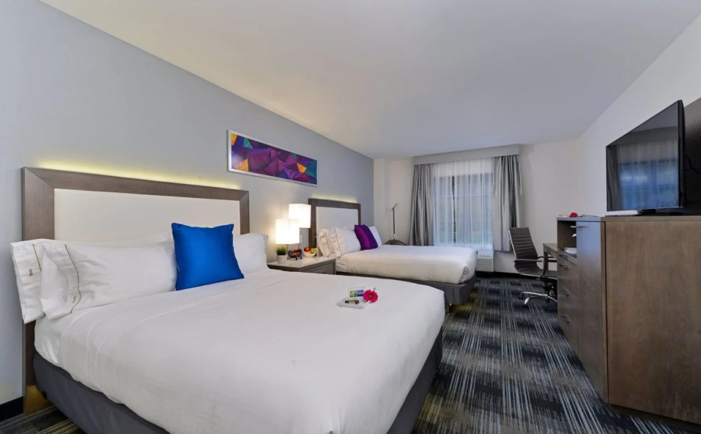 Holiday Inn Express & Suites San Diego - Mission Valley