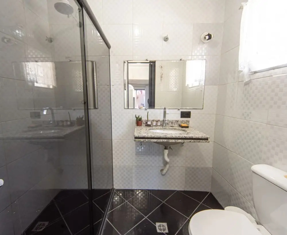 Casa com Piscina a 600m da Praia da Guilhermina