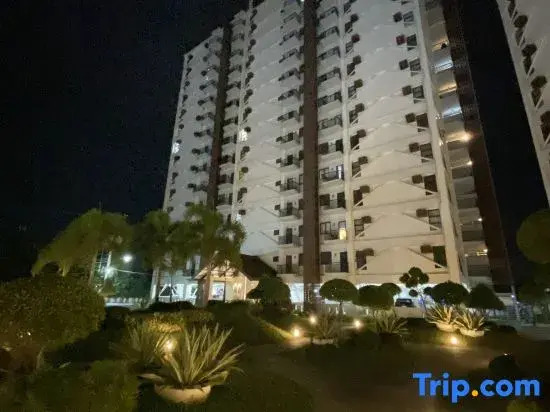 Seven-Eleven Inn 1BR Condo - Royal Oceancrest Mactan