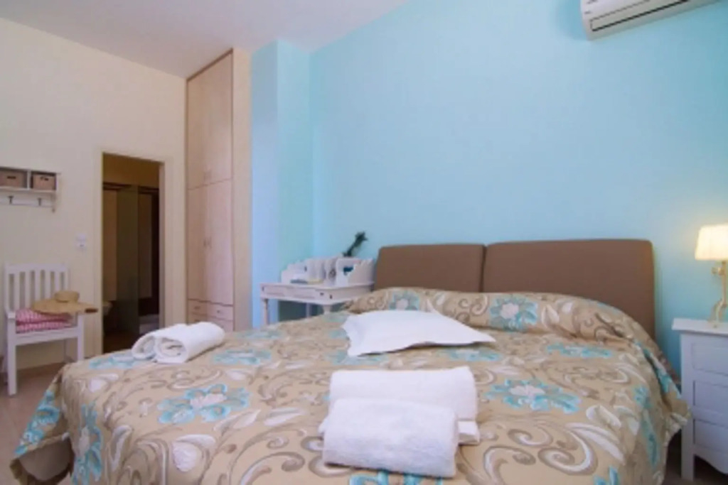 Beachfront Property Only 1 Klm To The City Center!