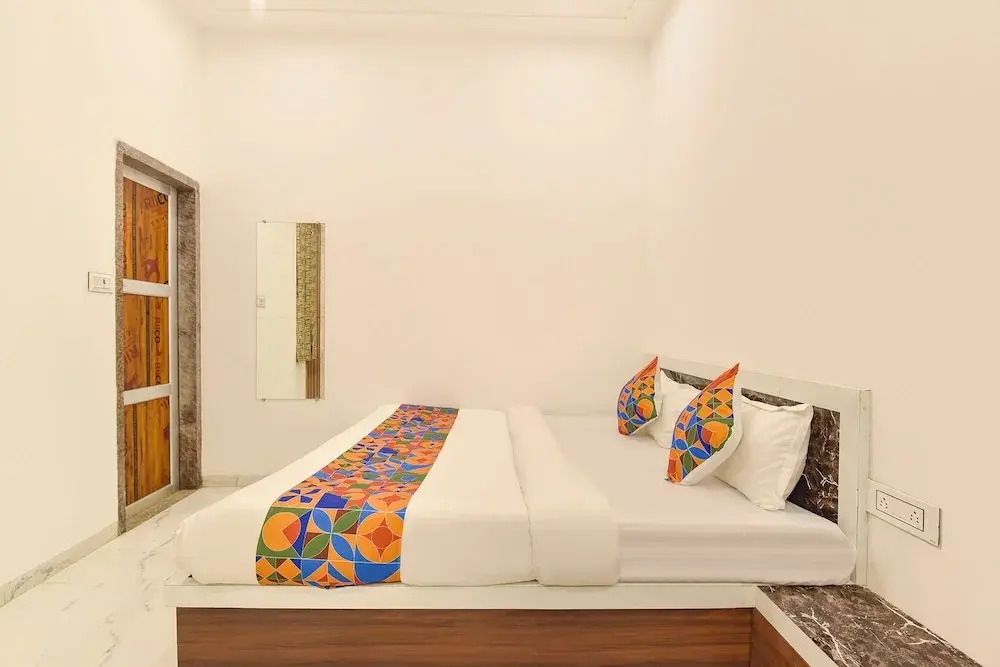FabHotel Shree Radhey Shyam Palace - 500m Khatushyam Temple Khatoo