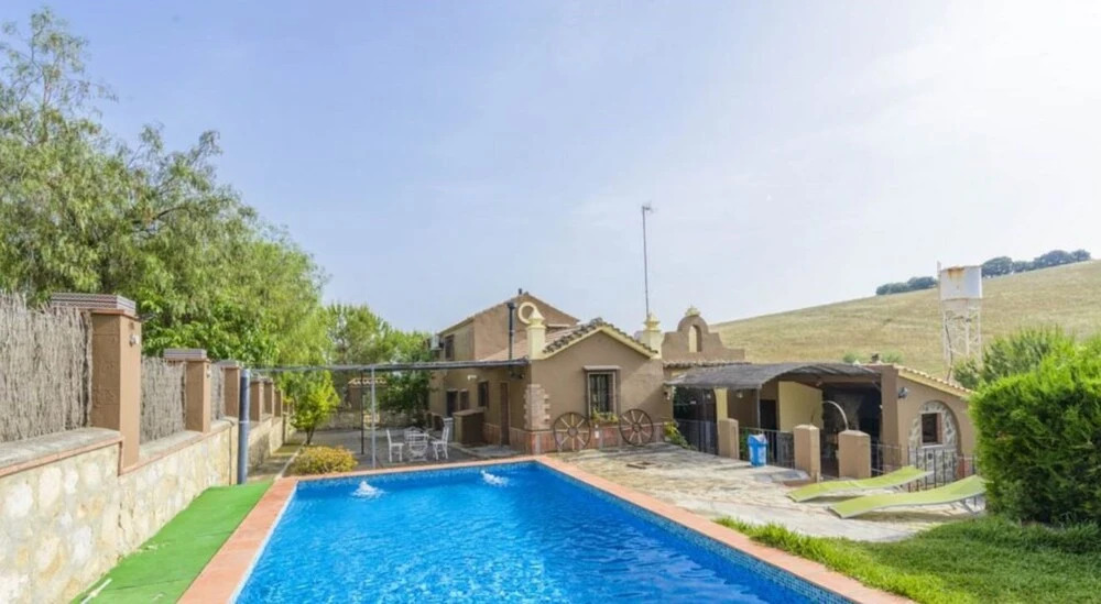 Cadiz 100810 4 Bedroom Holiday home By Mo Rentals