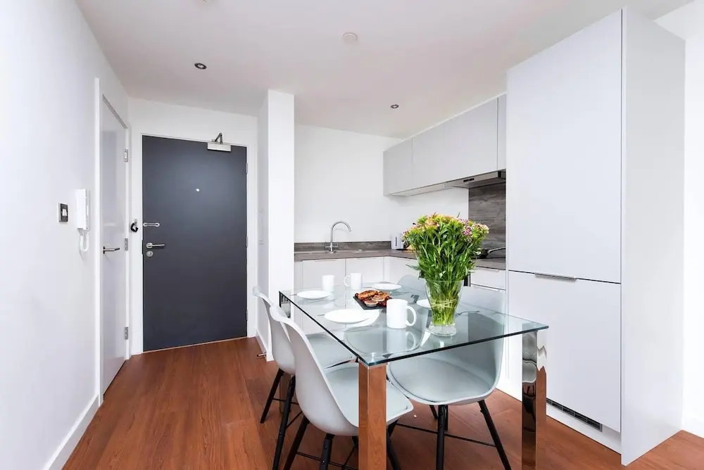 Contemporary and Stylish 1BR flat