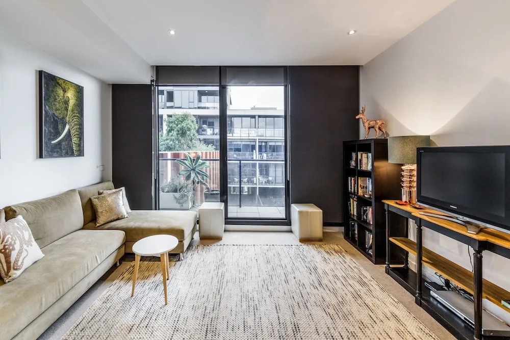 Elegant 1 bed 1 Bath Apartment, Free Parking