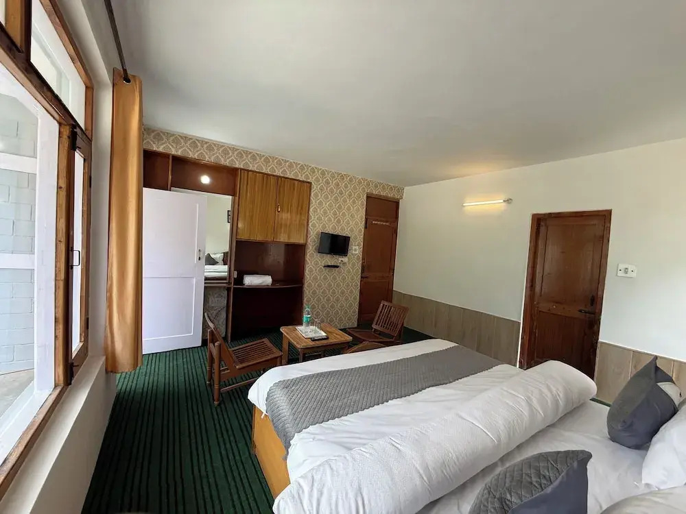 Hotel Alpine Himalayan View  Manali
