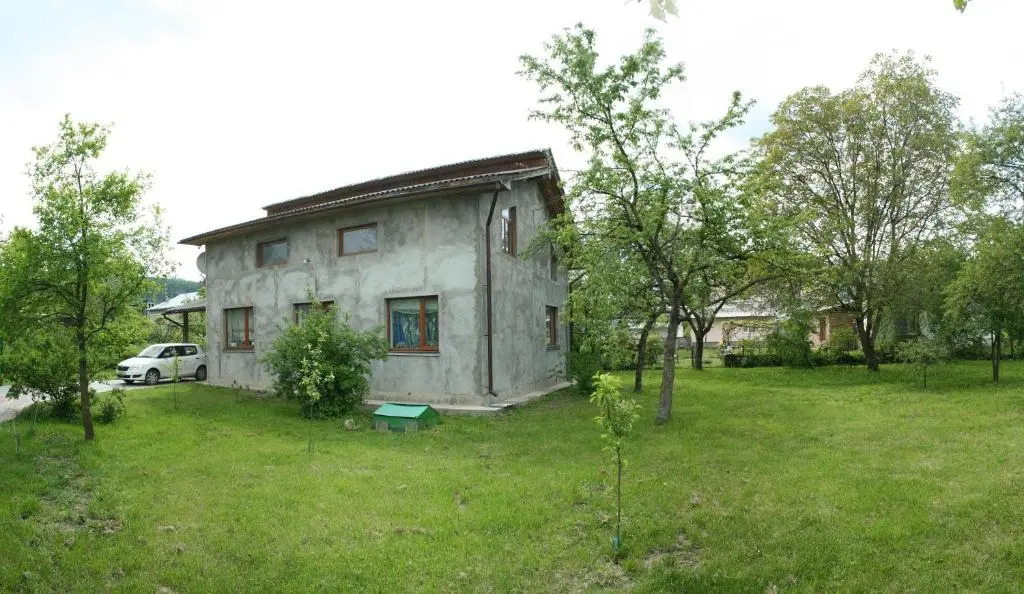 Sadiba Pri Dorogi