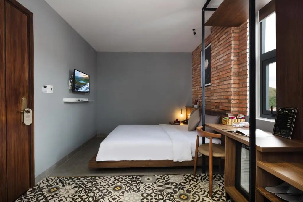 Chớm stay - by MRL