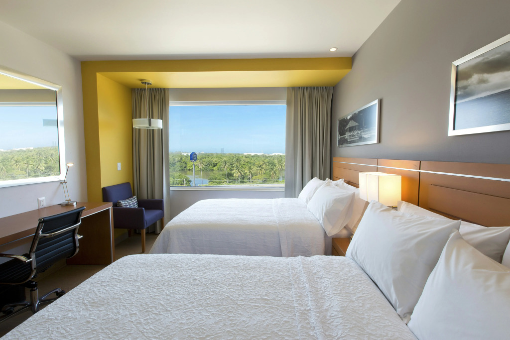 Hampton Inn & Suites by Hilton Paraiso