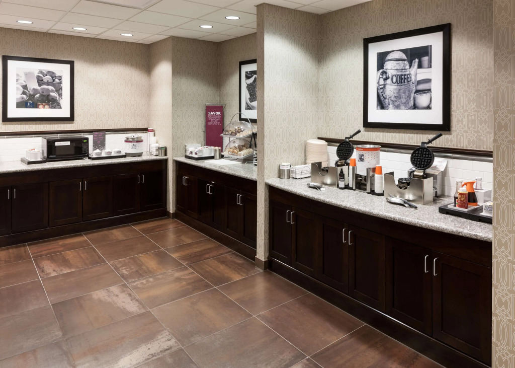 Hampton Inn & Suites Omaha-Downtown