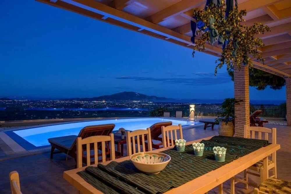 Castelli Luxury Villa 4-bedroom Villa With Private Pool