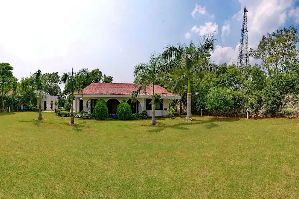 Oyo Home 16133 2Bhk Luxury Farmhouse