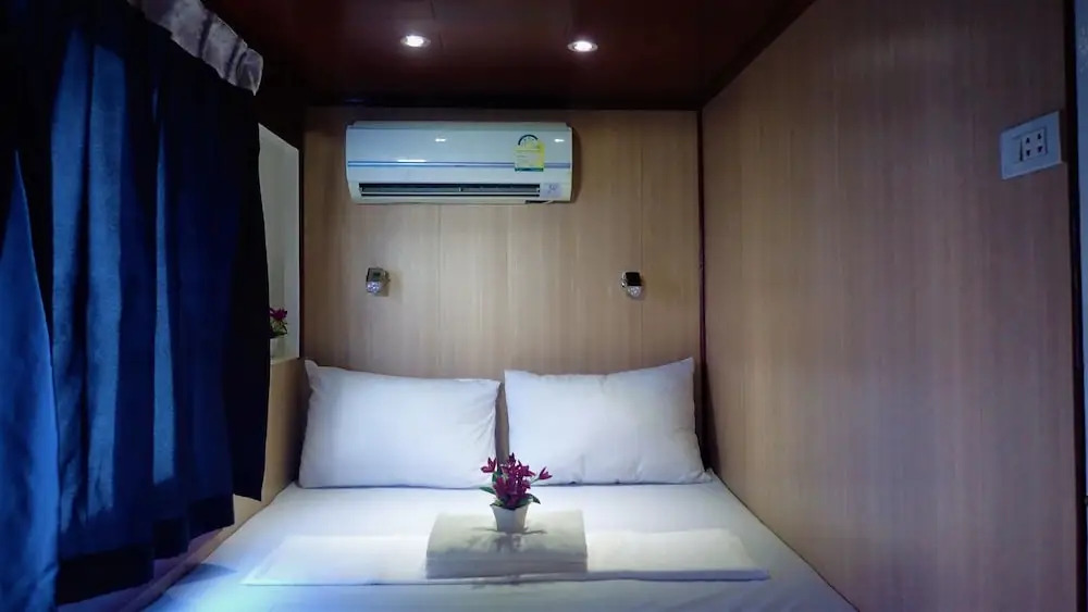 EL Nido Floating Hotel