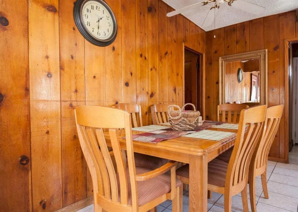 Cozy 3BD Wood House