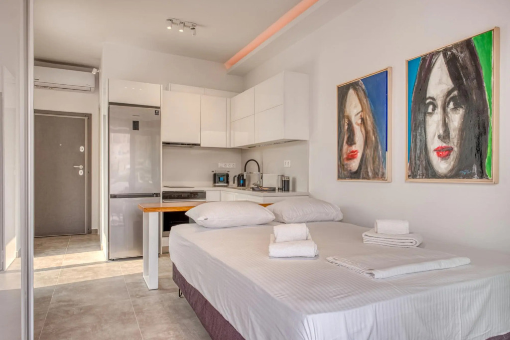 Lux Deck Roof Apt at the Foothills of Acropolis w Breathtaking View