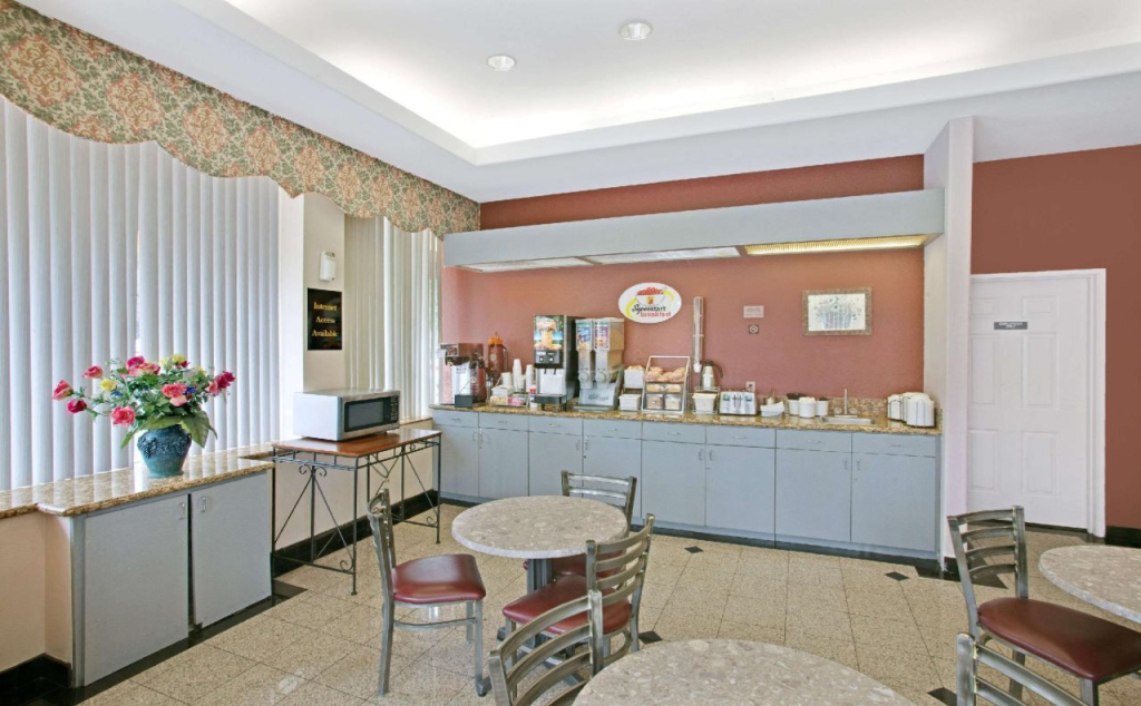Super 8 by Wyndham Hollywood/LA Area