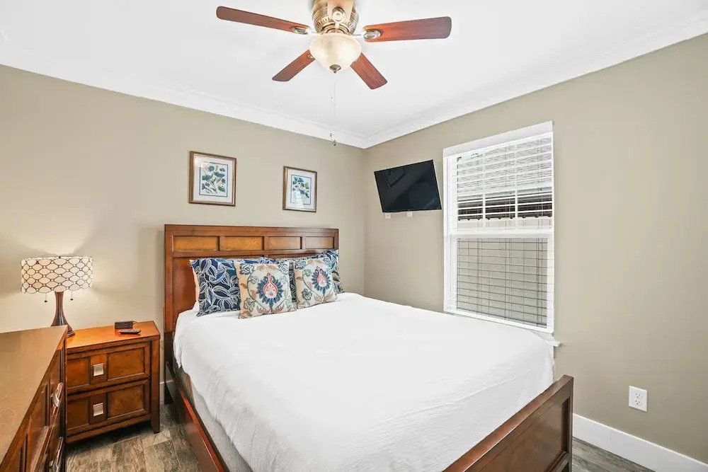 Pet Friendly Beach House - Paradise on Palm by Panhandle Getaways