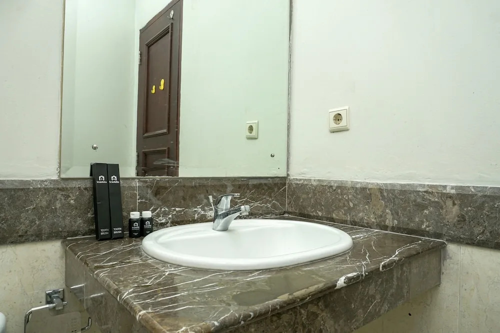 Comfy 1Br At Bellezza Apartment