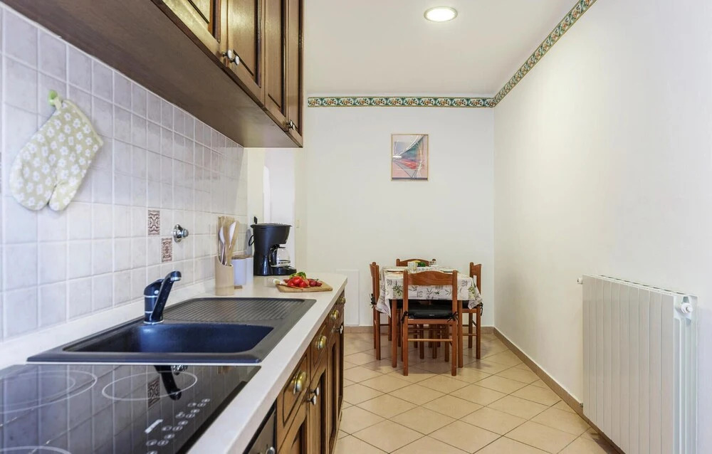 2 Bedroom Beach Front Home In Vabriga