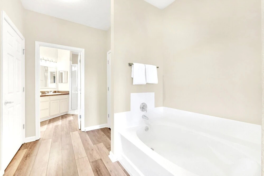 Upstay: Pet-friendly Family Condo w Poolsleeps 8