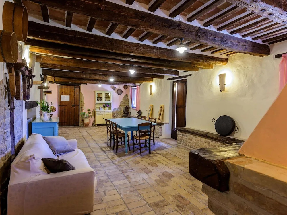 Scenic Stay in Le Marche