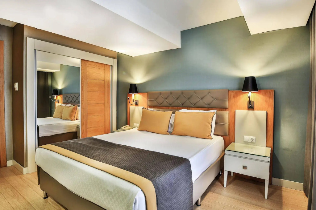 Saturn Palace Resort