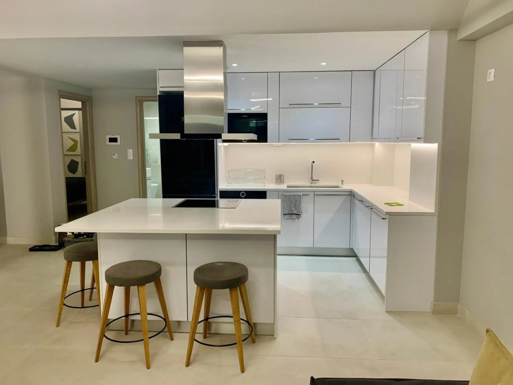 Fab New Flat in Central Athens w/ Acropolis Views