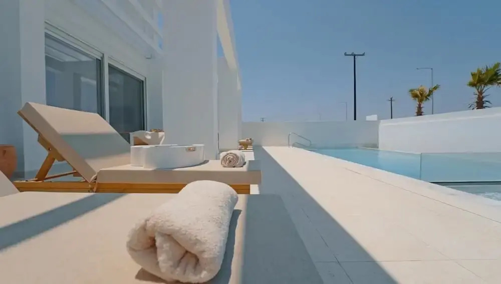 Seapalm Villa - Elegant Stay - Steps from the Sea