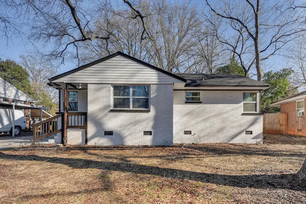 Updated Charlotte Home w/ Yard ~ 3 Mi to Uptown!