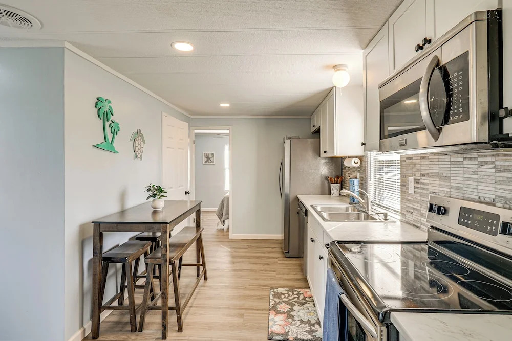 2 Mi to Beaches: Breezy Panama City Home w/ Deck!