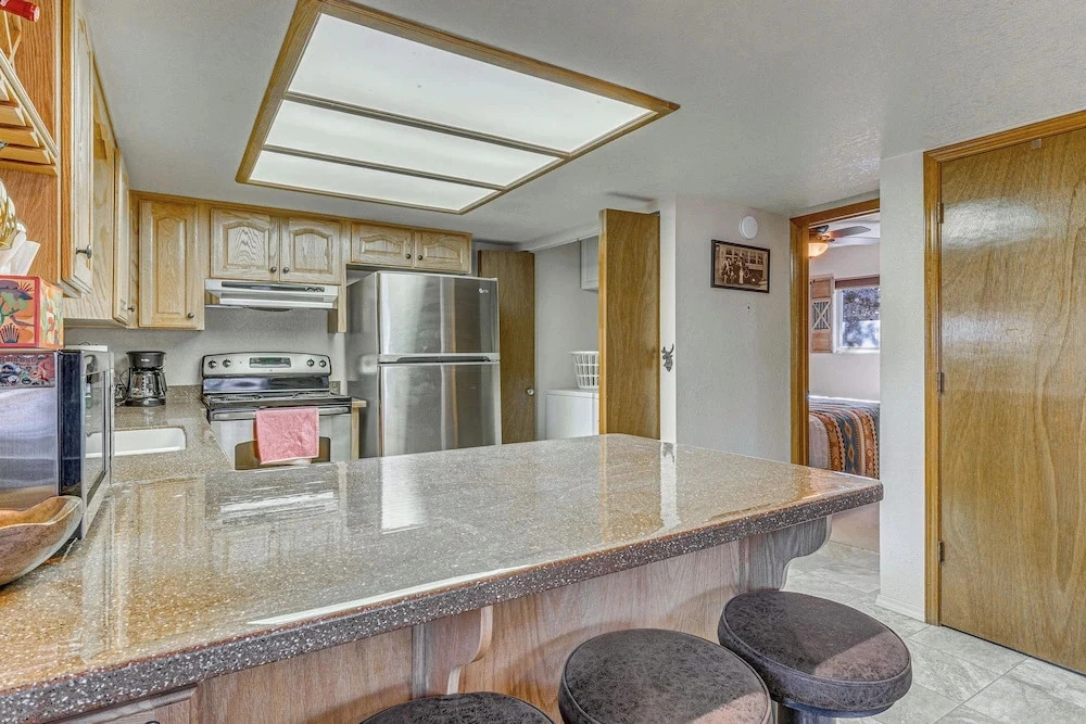 Hot Tub, Spacious Deck: Woodsy Haven in Ruidoso