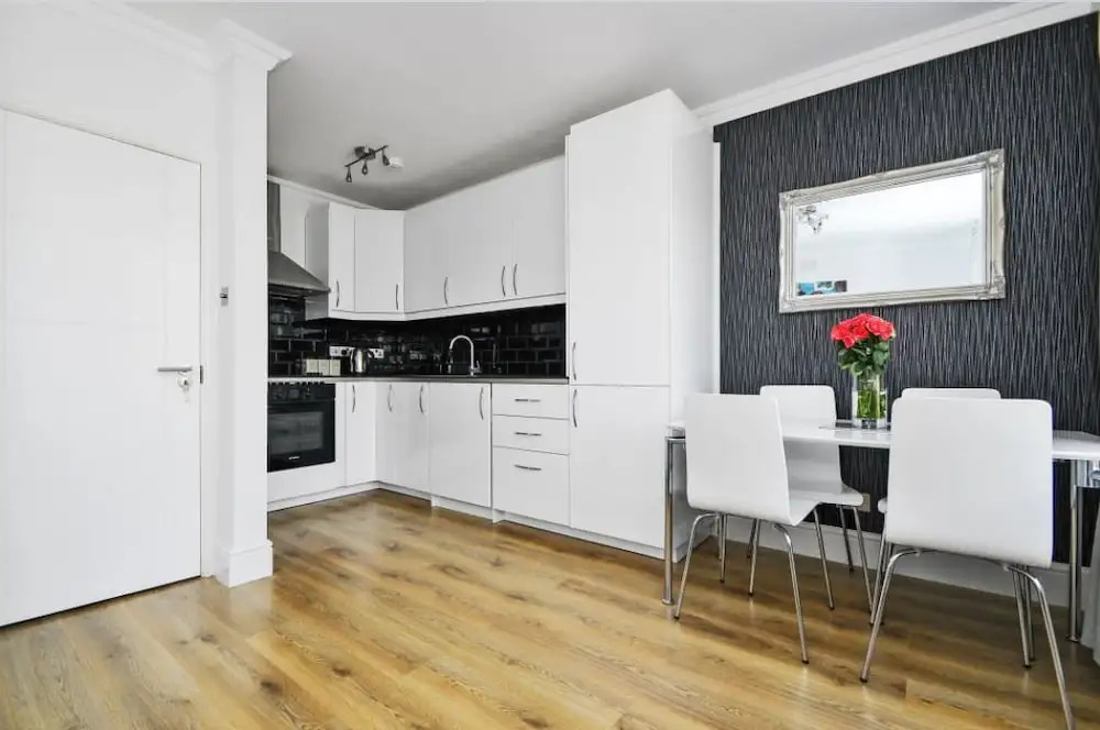 Modern 2 Bedroom Apartment On The Doorstep Of Queens Park