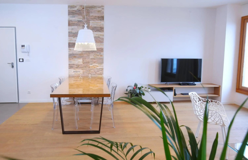Luxury Apartment Kampanel