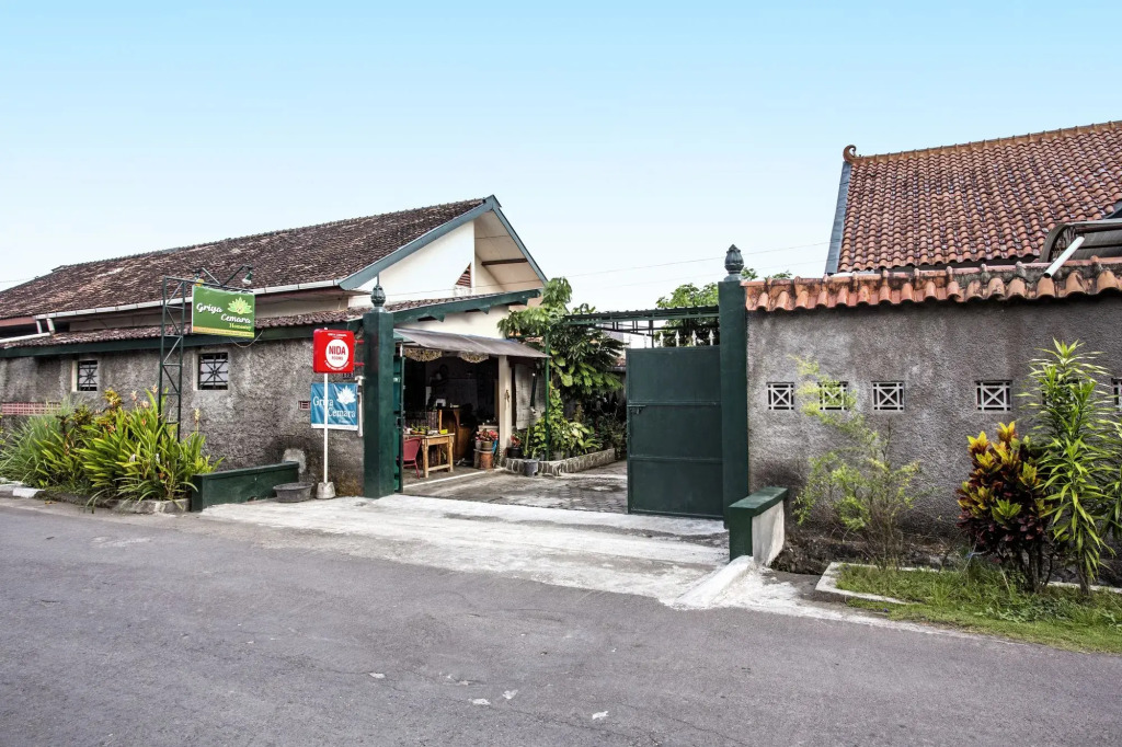 RedDoorz near Adisucipto Airport