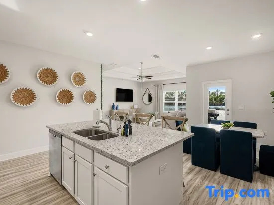 Golf Cart Included  | Walk to Beach | Pool | Bikes