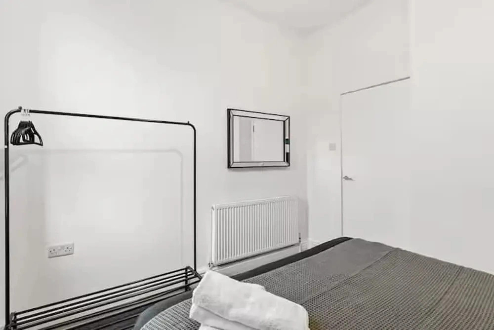 Perfect Booking 4 Bed Home in Sheffield