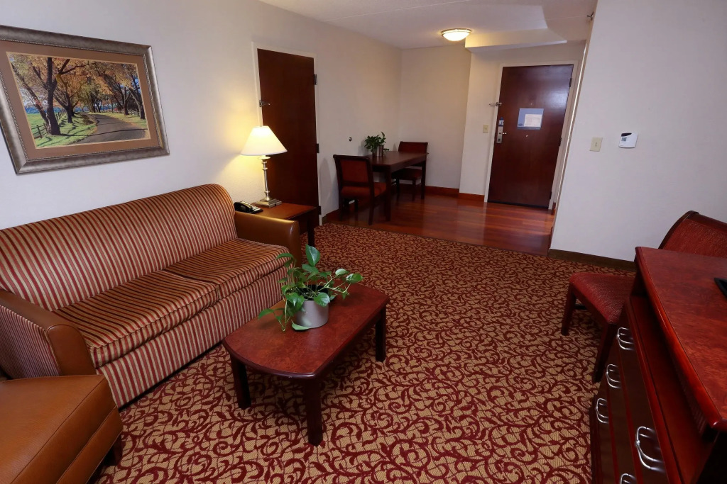 Hampton Inn & Suites Charlottesville at the University
