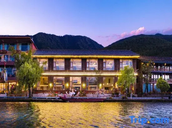 Lugu Lake Scenic Area Shuitian Yishe Loft Lakeview Vacation Apartment