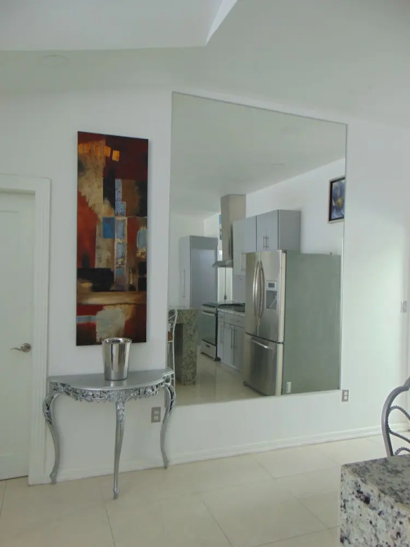 Modern Townhome Prime Location