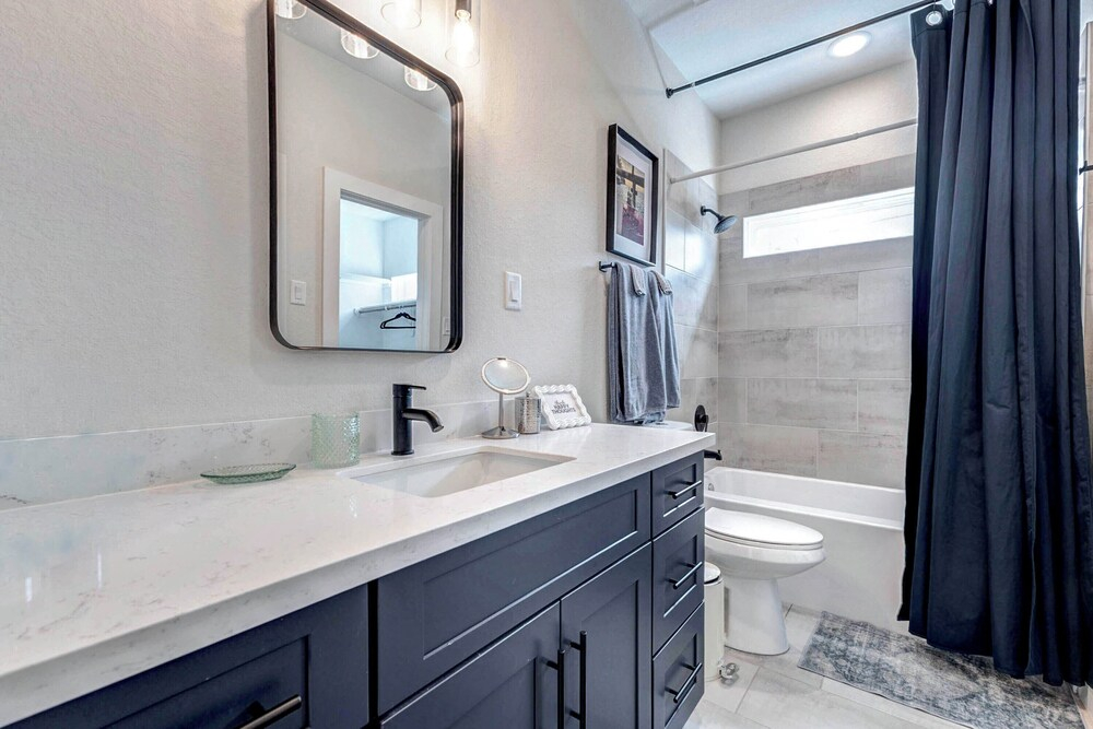 Explore Houston! Pet-friendly Home Near Downtown
