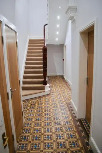 Apartment 5 the Keyes- Bright & Spacious Apartment with Free Parking