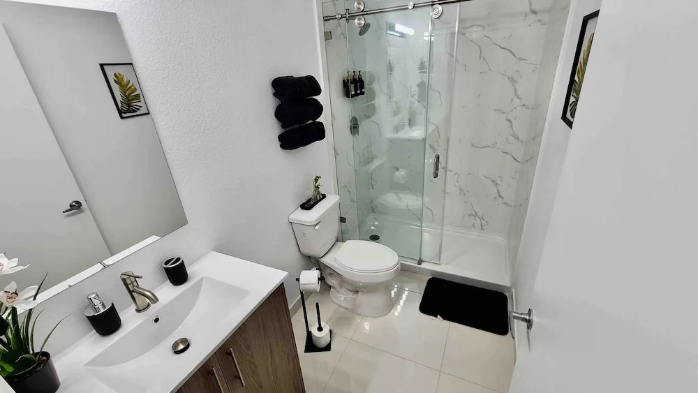 Green Luxurious 5BD Jungle House by FL Keys MIA