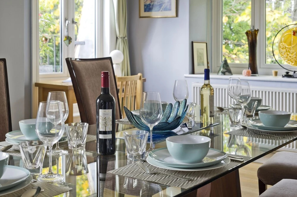 Delightful Apartment in Prime Location Near Hampstead Heath by Underthedoormat