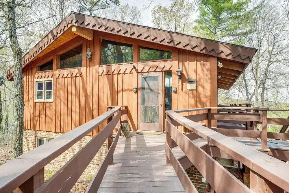 Treehouse-style Cabin, 1 Mi to Massanutten Resort
