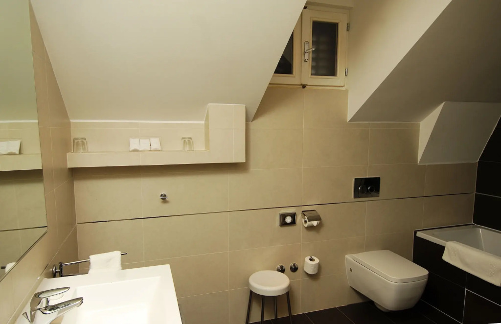 Celenga Apartments with free offsite parking