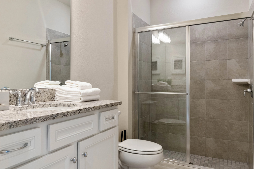 5 Beds / 4.5 Bathrooms / Solterra 7135 OL , Davenport , US