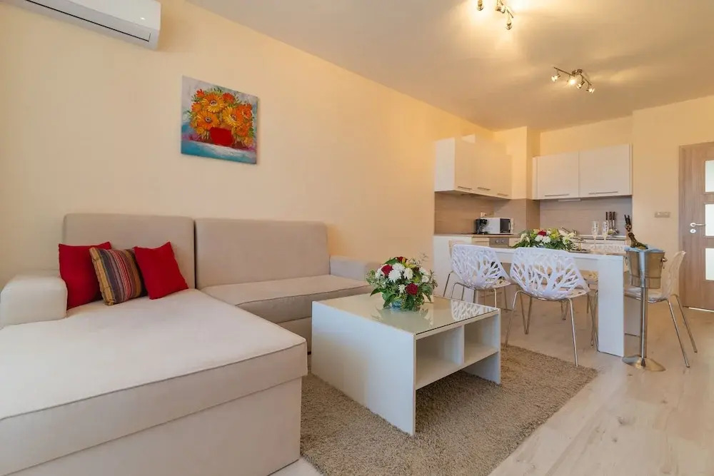 Varna South Bay Apart Complex