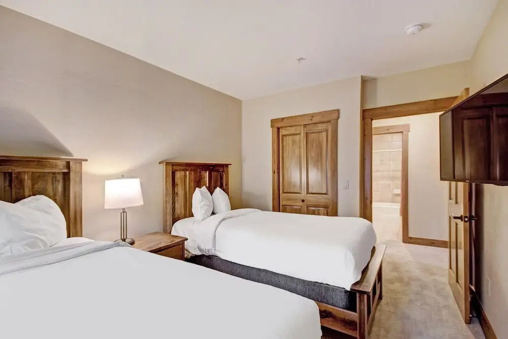 2br W/ Deck + Alpine Views Sleeps 6 - Ski-in Access 2 Bedroom Condo by RedAwning